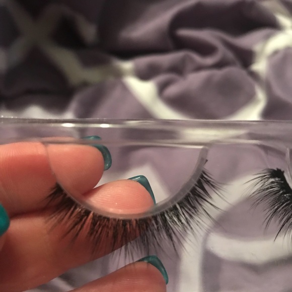 Lashes - Picture 4 of 8